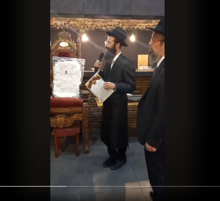 ברכת מזל טוב לראש העיר צפת הרב יוסי קקון להולדת הבן של אחיו דניאל. שימש כמוהל הרה"ג נתן מרדכי ישראל